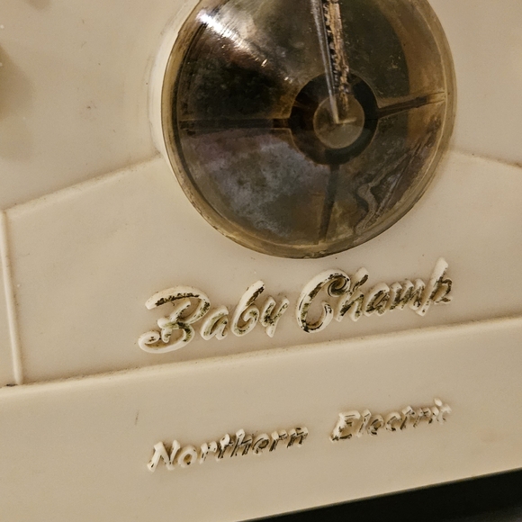 Vintage 1953 Northern Electric Baby Champ 5700 AM Radio - Picture 3 of 9